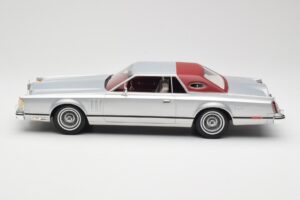 Lincoln Continental Mark V Coupe Stříbrný BoS Models 1:18 BOS084 Pryskyřice – obrázek 3 z 6