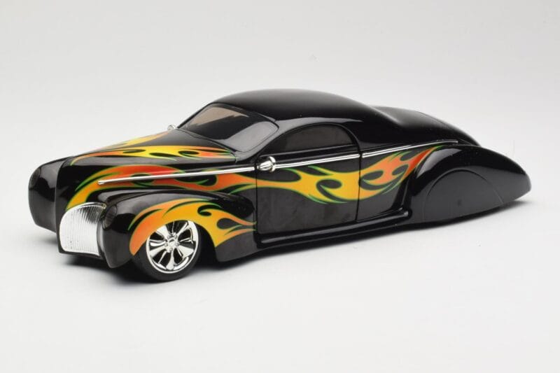 Lincoln Zephyr Scrape Custom Černý s Plameny Hot Wheels 1:18 57319 Kov