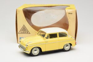 Lloyd Alexander TS Žlutý Revell 1:18 08958 Kov – obrázek 8 z 8