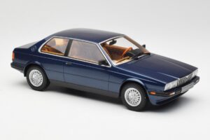 Maserati Biturbo Coupe Tmavě Modrá Metalíza Minichamps 1:18 107123500 Kov – obrázek 4 z 6