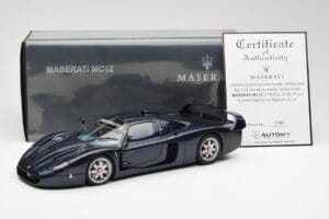 Maserati MC12 Road Car Modrý Metallic AUTOart 1:18 75802 Kov – obrázek 8 z 8