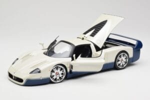 Maserati MC12 Bílý Modrý Hot Wheels 1:18 G7158 Kov – obrázek 2 z 8