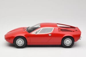 Maserati Merak Červený Minichamps 1:18 107123761 Pryskyřice – obrázek 3 z 6