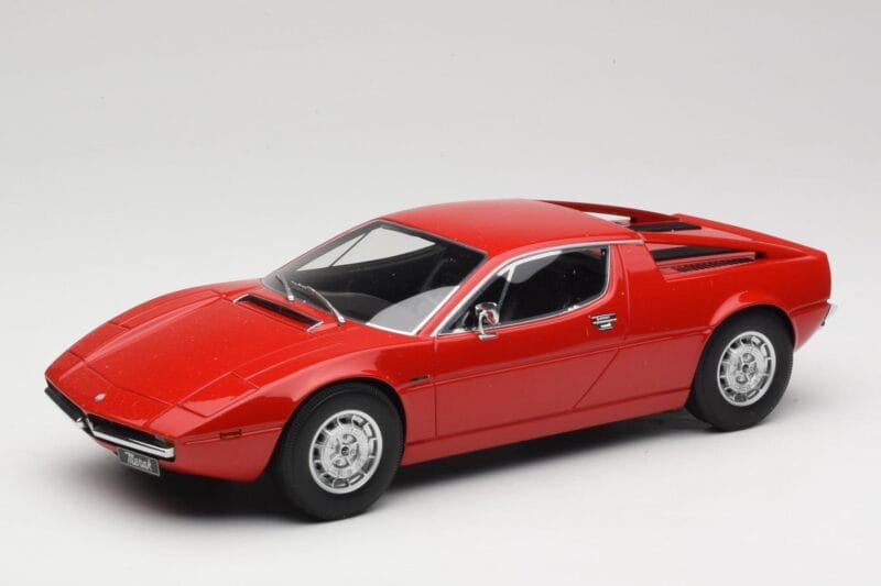 Maserati Merak Červený Minichamps 1:18 107123761 Pryskyřice