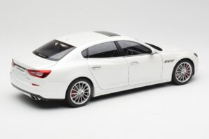 Maserati Quattroporte VI GTS Alpine Bílý AUTOart 1:18 75808 Kov – obrázek 3 z 8