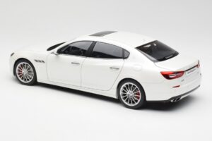Maserati Quattroporte VI GTS Alpine Bílý AUTOart 1:18 75808 Kov – obrázek 7 z 8
