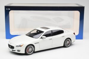 Maserati Quattroporte VI GTS Alpine Bílý AUTOart 1:18 75808 Kov – obrázek 8 z 8