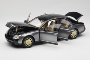 Maybach 57 SWB Caspian Black Himalayas Grey AUTOart 1:18 76151 Kov – obrázek 2 z 9