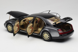 Maybach 57 SWB Caspian Black Himalayas Grey AUTOart 1:18 76151 Kov – obrázek 6 z 9