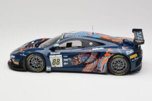 McLaren 12C GT3 #88 Von Ryan Racing A. Barff / T. Goodwin / B. Senna Spa 24 Hours 2013 Minichamps 1:18 151131388 Kov – obrázek 3 z 6