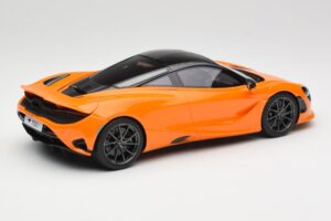 McLaren 750S McLaren Orange TopSpeed 1:18 TS0547 Kov – obrázek 2 z 6