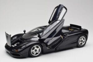 McLaren F1 Blue Metallic Minichamps 1:12 530133130 Kov – obrázek 2 z 8