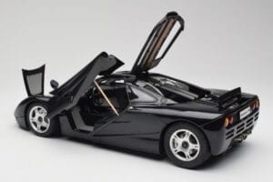 McLaren F1 Blue Metallic Minichamps 1:12 530133130 Kov – obrázek 5 z 8