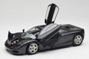 McLaren F1 Carbon Černý Metalíza Minichamps 1:18 530133420 Kov – obrázek 2 z 8