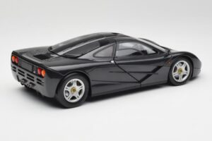 McLaren F1 Carbon Černý Metalíza Minichamps 1:18 530133420 Kov – obrázek 3 z 8