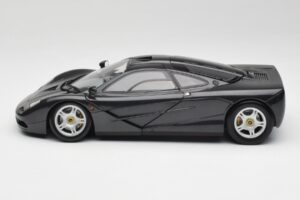 McLaren F1 Carbon Černý Metalíza Minichamps 1:18 530133420 Kov – obrázek 4 z 8
