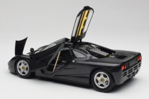 McLaren F1 Carbon Černý Metalíza Minichamps 1:18 530133420 Kov – obrázek 5 z 8