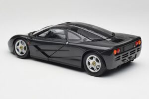 McLaren F1 Carbon Černý Metalíza Minichamps 1:18 530133420 Kov – obrázek 7 z 8