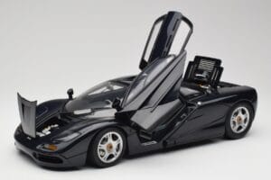 McLaren F1 Dark Blue Metallic Minichamps 1:12 530133128 Kov – obrázek 2 z 9