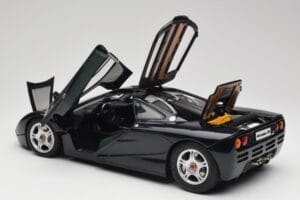McLaren F1 Dark Blue Metallic Minichamps 1:12 530133128 Kov – obrázek 6 z 9