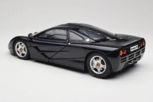 McLaren F1 Dark Blue Metallic Minichamps 1:12 530133128 Kov – obrázek 8 z 9