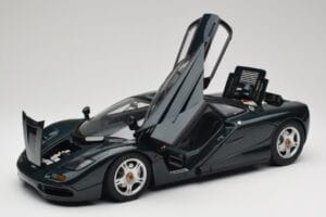 McLaren F1 Dark Green Metallic Minichamps 1:12 530133127 Kov – obrázek 2 z 9
