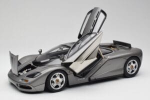 McLaren F1 Dark Silver Minichamps 1:12 530133124 Kov – obrázek 2 z 8