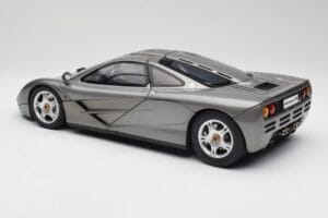 McLaren F1 Dark Silver Minichamps 1:12 530133124 Kov – obrázek 7 z 8