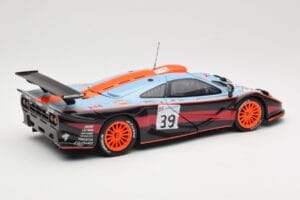 McLaren F1 GTR #39 Gulf R. Bellm / A. Gilbert / M. Sekiya 24 Hours of Le Mans 1997 UT Models 1:18 39725 Kov – obrázek 3 z 8