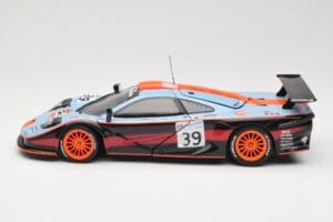 McLaren F1 GTR #39 Gulf R. Bellm / A. Gilbert / M. Sekiya 24 Hours of Le Mans 1997 UT Models 1:18 39725 Kov – obrázek 4 z 8