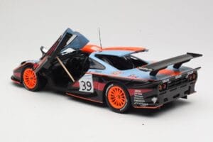 McLaren F1 GTR #39 Gulf R. Bellm / A. Gilbert / M. Sekiya 24 Hours of Le Mans 1997 UT Models 1:18 39725 Kov – obrázek 5 z 8