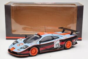 McLaren F1 GTR #39 Gulf R. Bellm / A. Gilbert / M. Sekiya 24 Hours of Le Mans 1997 UT Models 1:18 39725 Kov – obrázek 8 z 8