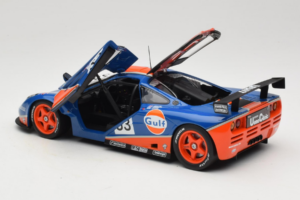 McLaren F1 GTR Gulf #33 R. Bellm / M. Weaver / J-J. Lehto 24 Hours of Le Mans 1996 UT Models 1:18 530161833 Kov – obrázek 5 z 8