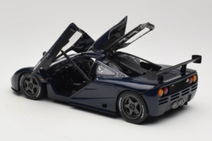 McLaren F1 GTR Le Mans Edition Fialový UT Models 1:18 MCLAREN001 Kov – obrázek 5 z 8