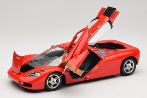 McLaren F1 High Mirror Light Red Guiloy 1:18 67505 Kov – obrázek 2 z 8