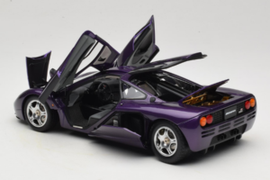 McLaren F1 Fialový LCD 1:18 LCD18014-PU Kov – obrázek 5 z 8