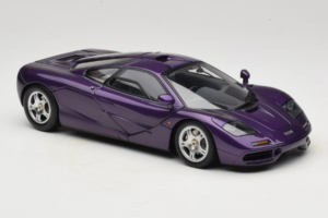 McLaren F1 Fialový LCD 1:18 LCD18014-PU Kov – obrázek 6 z 8