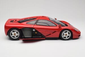McLaren F1 Červený Minichamps 1:12 530133125 Kov – obrázek 4 z 9