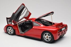 McLaren F1 Červený Minichamps 1:12 530133125 Kov – obrázek 6 z 9