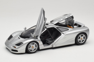 McLaren F1 Stříbrný UT Models 1:18 530133180-R1 Kov – obrázek 2 z 8