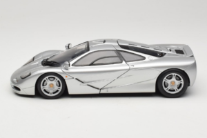 McLaren F1 Stříbrný UT Models 1:18 530133180-R1 Kov – obrázek 4 z 8