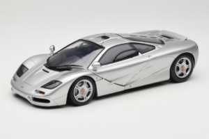 McLaren F1 Stříbrný UT Models 1:18 530133180-R1 Kov