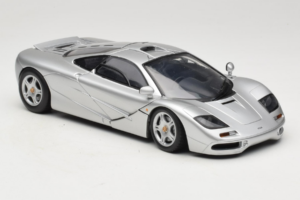 McLaren F1 Stříbrný UT Models 1:18 530133180-R1 Kov – obrázek 6 z 8