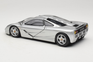 McLaren F1 Stříbrný UT Models 1:18 530133180-R1 Kov – obrázek 7 z 8