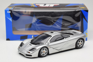 McLaren F1 Stříbrný UT Models 1:18 530133180-R1 Kov – obrázek 8 z 8