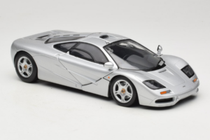 McLaren F1 Stříbrný UT Models 1:18 530133180 Kov – obrázek 6 z 8