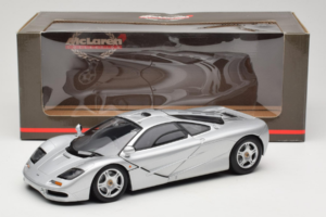 McLaren F1 Stříbrný UT Models 1:18 530133180 Kov – obrázek 8 z 8