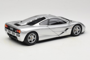 McLaren F1 Stříbrný LCD 1:18 LCD18014-SI Kov – obrázek 3 z 8