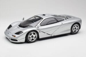 McLaren F1 Stříbrný Minichamps 1:12 530133129 Kov