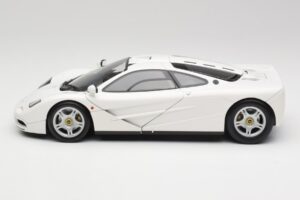 McLaren F1 Bílý Minichamps 1:18 530133424 Kov – obrázek 4 z 8
